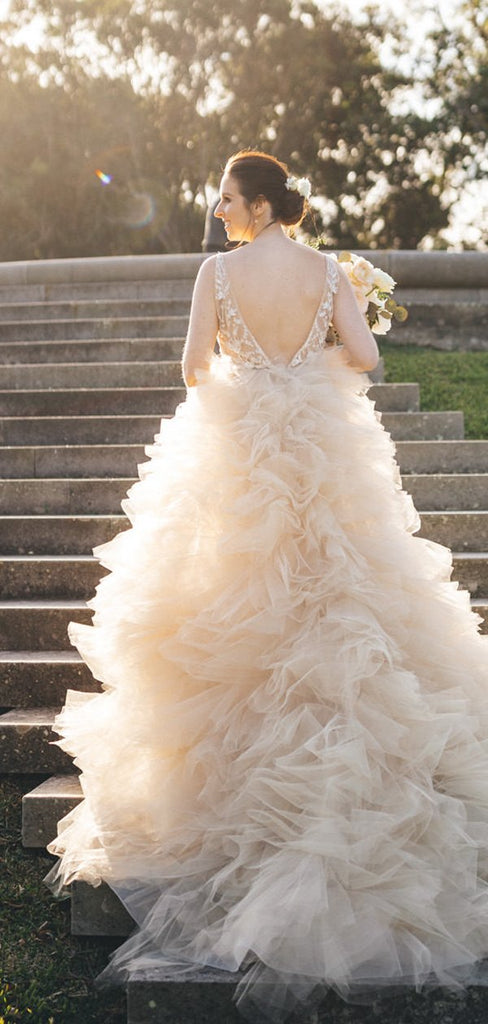 Gorgeous Strapless Ball Gown Tulle Appliques Wedding Dress